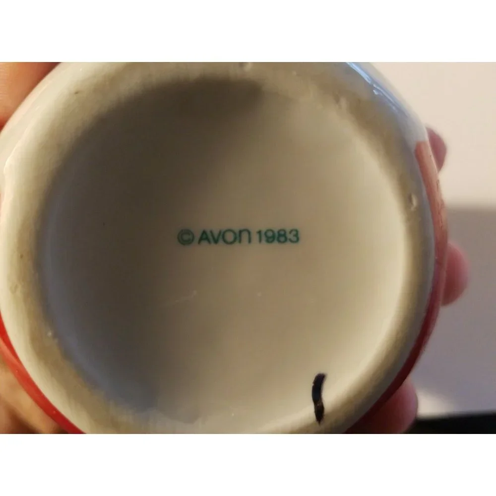 AVON Vintage Santa Claus Creamer and  Mrs. Claus Sugar Bowl w/Lid Set 1983